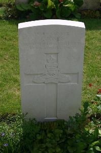 Dozinghem Military Cemetery - Jones, J